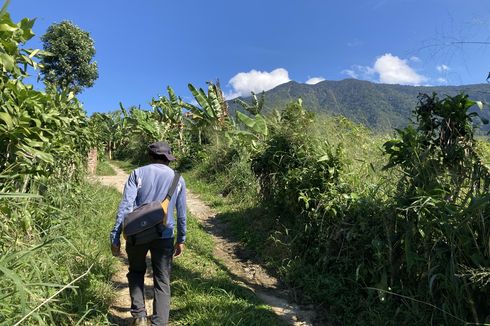 Trekking di Kaki Gunung Salak, Dikagetkan Ular dalam Tiga Babak