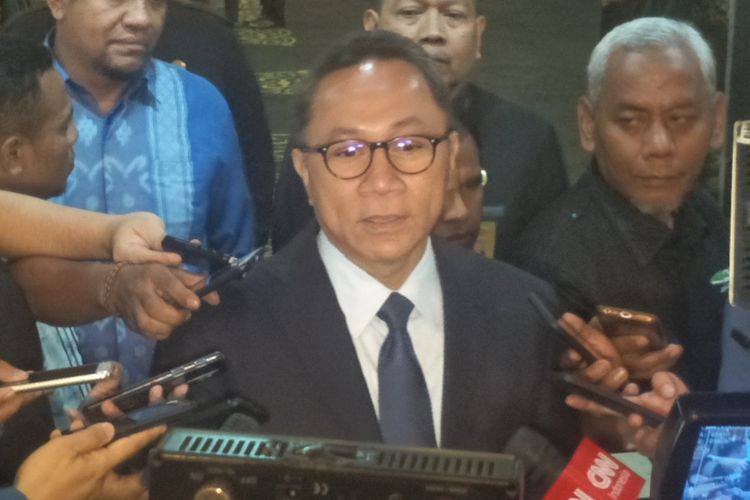 Ketua Umum Partai Amanat Nasional (PAN) Zulkifli Hasan saat ditemui di Kompleks Parlemen, Senayan, Jakarta, Kamis (14/3/2019).