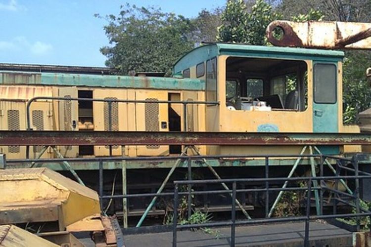 Lokomotif kereta api moda distribusi pupuk PT Pupuk Kujang pada 1980 - 2000.