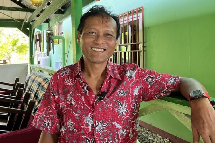 Raymond Sapoen pada 2015 ditetapkan partainya sebagai calon presiden Suriname.