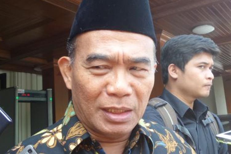 Menteri Pendidikan dan Kebudayaan Muhadjir Effendy di Kantor Kementerian Koordinator bidang Politik, Hukum dan Keamanan, Jalan Medan Merdeka Barat, Jakarta Pusat, Jumat (23/12/2016)