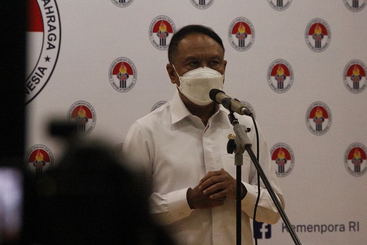 Menteri Pemuda dan Olahraga Republik Indonesia Zainudin Amali berbicara dalam sesi konferensi pers persiapan Piala Presiden 2022 di Media Center Kemenpora, Senayan, Jakarta, pada Selasa (7/6/2022).