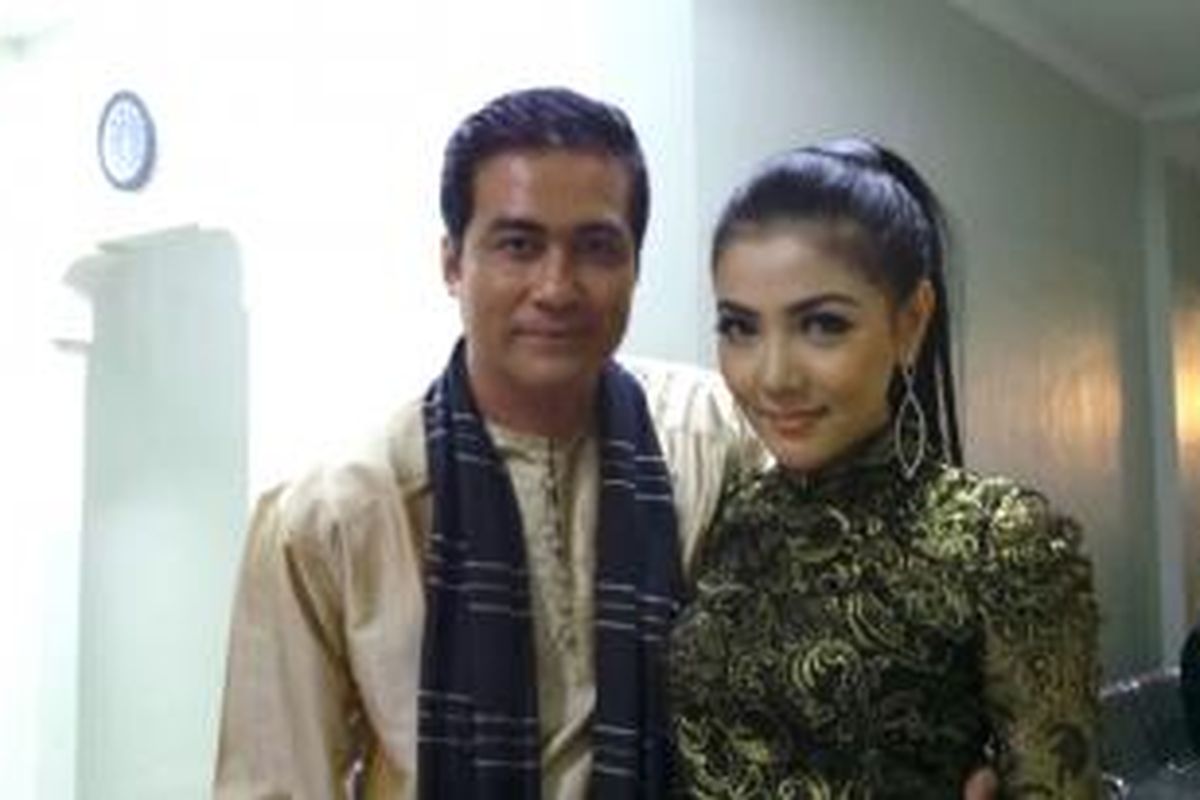 Adjie Pangestu dan Bella Shofie di Jakarta, Selasa (9/7/2013) 