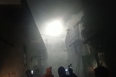 2 Rumah di Pasar Rebo Terbakar, Damkar Kerahkan 11 Unit Mobil Pemadam
