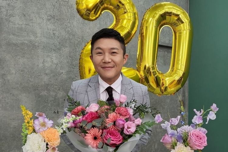 Komedian Jo Se Ho merayakan 20 tahun berkarier di industri hiburan Korea Selatan.
