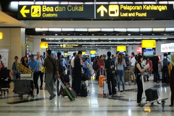 Perbedaan Red Line dan Green Line Bea Cukai dalam Proses Impor