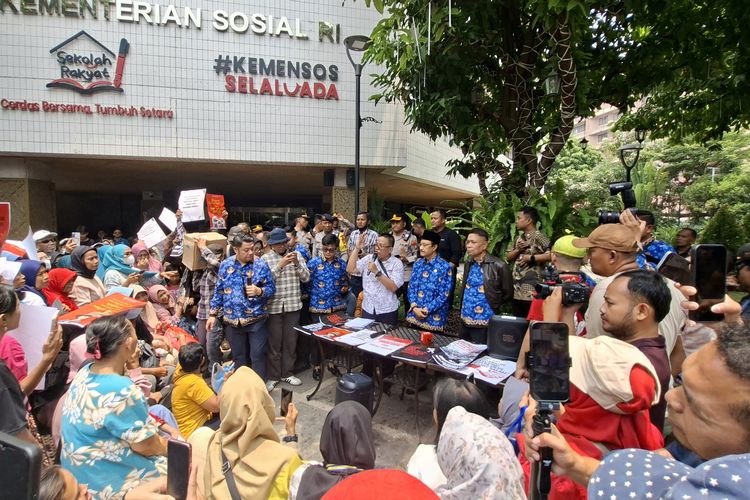 Ojol di Jakut Kaget Masuk Desil 6, Tiba-tiba Tercatat Punya Aset Rp 1 Miliar, Bantuan Disetop