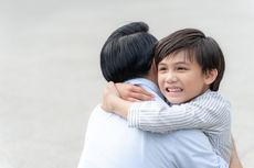 Pelukan 20 Detik dari Orangtua Ampuh Kurangi Stres Anak 