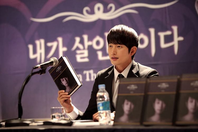 Park Si Hoo berperan sebagai Lee Doo Seok yang mengaku sebagai pembunuh dan menulis cerita dalam bukunya