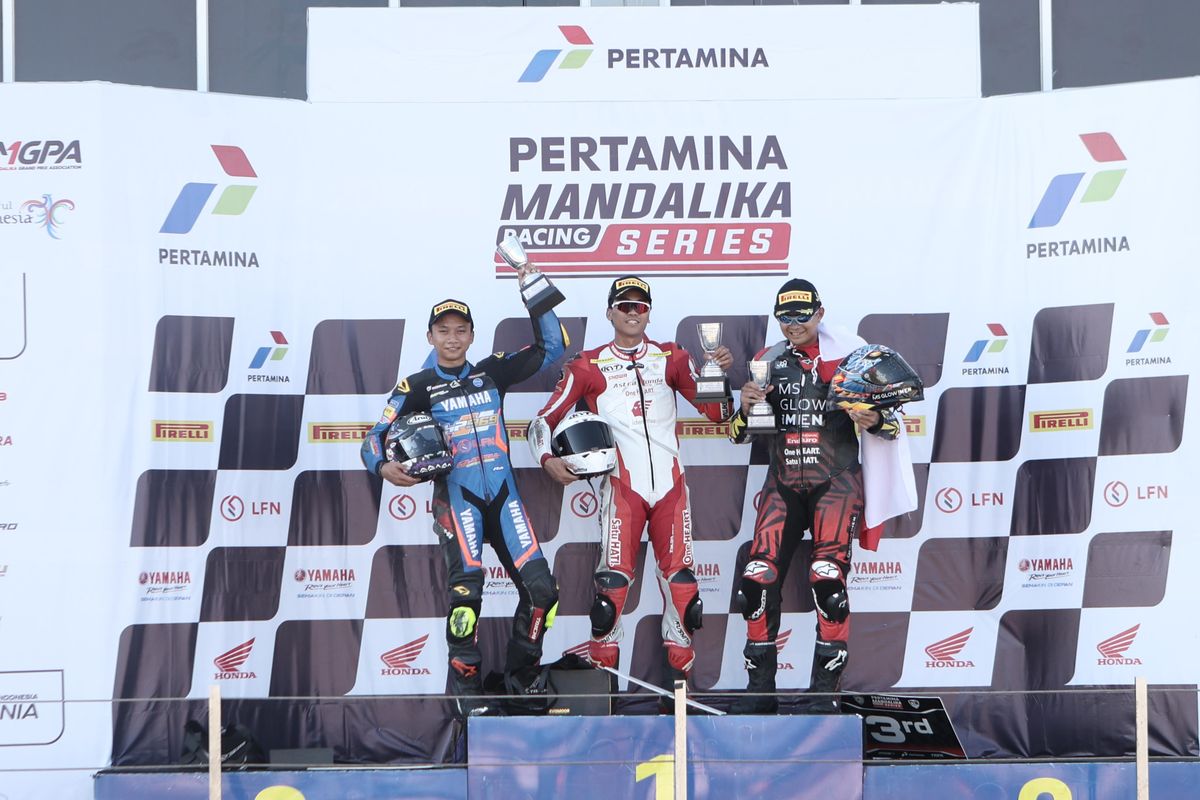 Wahyu Nugroho, Herjun Atna Firdaus, dan Dimas Ekky Pratama menjuarai putaran ketiga Pertamina Mandalika Racing Series 2025 yang berlangsung pada 15-17 Agustus 2025 di Pertamina Mandalika International Circuit, Lombok, Nusa Tenggara Barat.