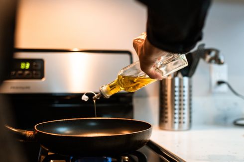 4 Cara Menggoreng Makanan Tanpa Timbul Buih, Minyak Jernih