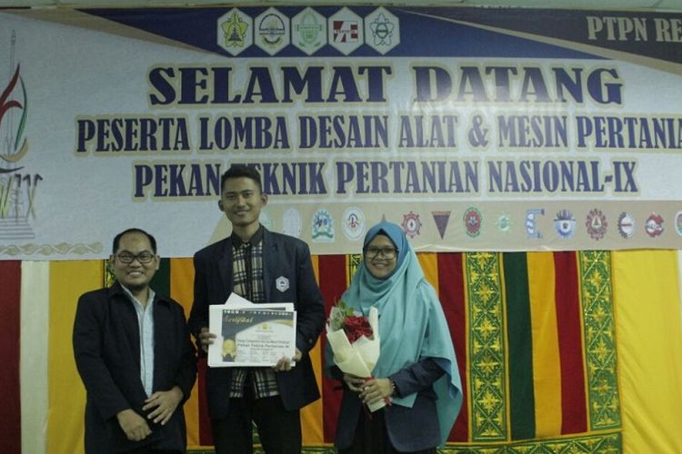 Mahasiswa Politeknik Negeri Payakumbuh, Ruri Jalil Jabar, menjadi juara 1 dalam lomba desain alat pertanian.