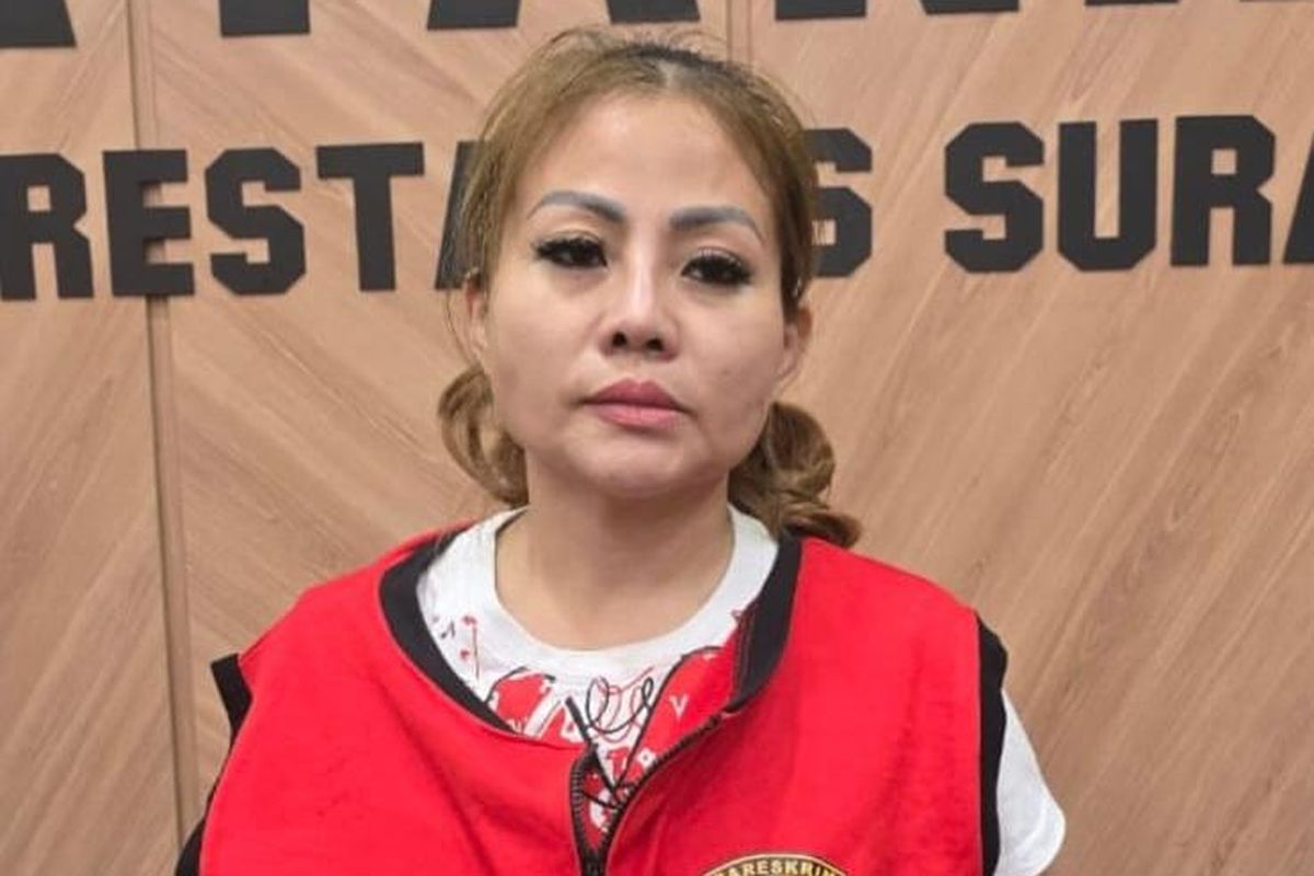 Pemilik UD Sentoso Seal, Jan Hwa Diana akhirnya telah ditetapkan sebagai tersangka pada Kamis (22/5/2025) malam atas kasus penahanan 108 ijazah karyawan.