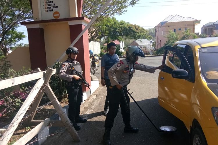Pasca bom bunuh diri di Polrestabes Medan, Kepolisian Polres Luwu, Sulawesi Selatan, melakukan peningkatan keamanan di Mapolres Luwu. Personel Kepolisian berjaga dari halaman hingga ke dalam Mako Polres. Sejumlah tamu yang mengunjungi Mako Polres mendapat pemeriksaan ketat mulai dari pintu masuk. Rabu (13/11/2019)