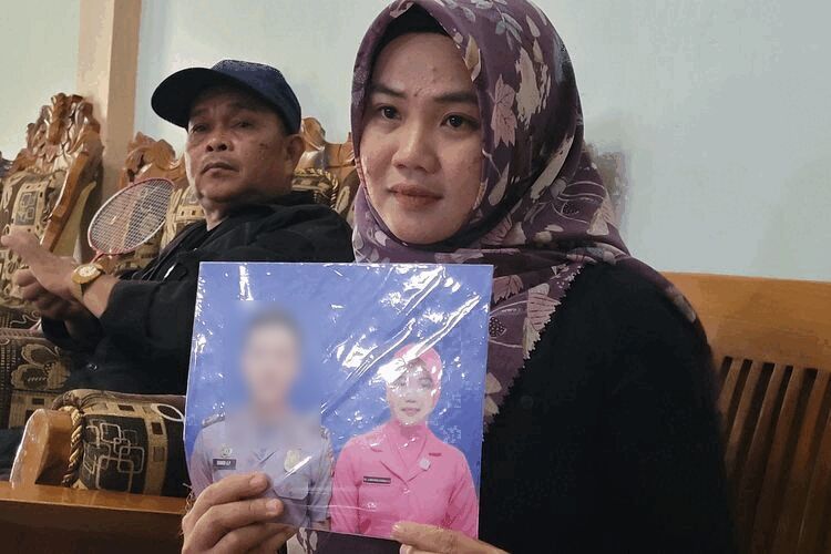 Jumriana (31) ibu Bhayangkari asal Nunukan Kaltara yang menuntut keadilan karena suaminya yang kini bertugas di Polda Kaltim hidup dengan pelakor dan memiliki 2 anak