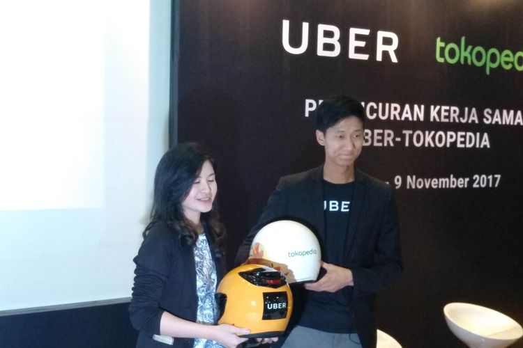Simbolis kerja sama Uber dan Tokopedia di Jakarta