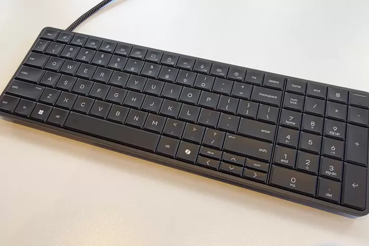 Tampilan AIO PC HP EliteBoard G1a.