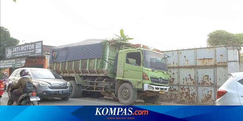 Setelah Terbengkalai Berbulan-bulan, Truk Mogok di Pinggir Jalan Tangerang Akhirnya Dievakuasi - Vimarsana News
