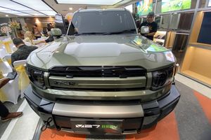 V27 Mejeng di Grand Opening Diler iCAR Lotte Mall Jakarta