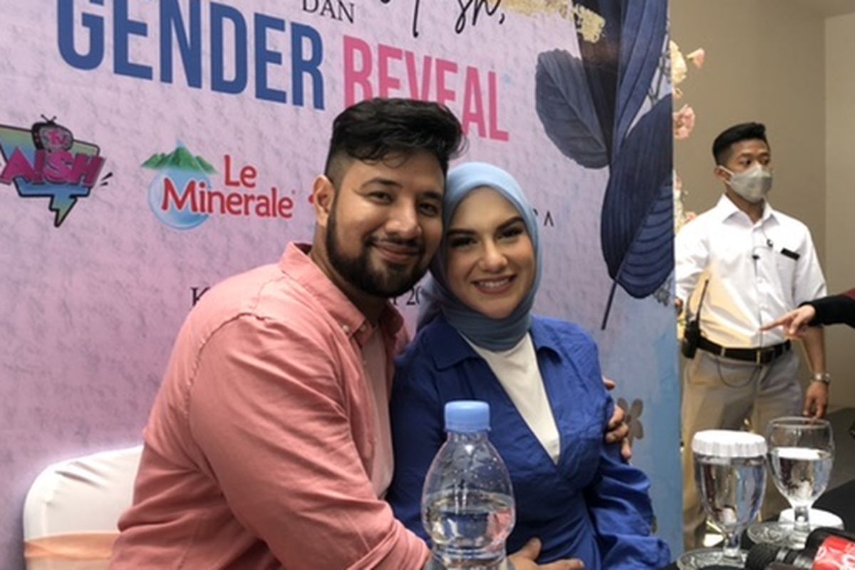 Ammar Zoni (kiri) dan Irish Bella (kanan) di Amana Venue, Jagakarsa, Jakarta Selatan, Kamis (24/3/2022).