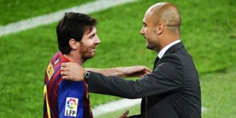 Gelandang Barcelona, Lionel Messi (kiri) dan pelatih Bayern Muenchen, Pep Guardiola. 