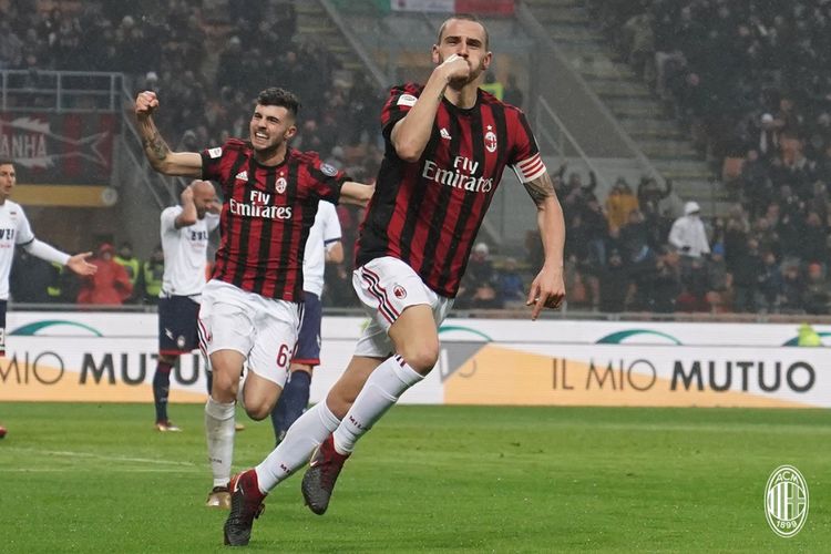 Leonardo Bonucci merayakan gol AC Milan ke gawang Crotone pada pertandingan Serie A di San Siro, Sabtu (6/1/2018).