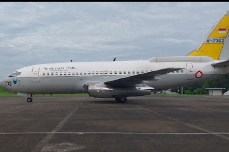 TNI Angkatan Udara (AU) mengerahkan Pesawat Boeing 737-200 membantu Basarnas Makassar mencari 21 orang Anak Buah Kapal (ABK) kapal penangkap Ikan Yuiee Jaya 2 yang tenggelam di Perairan Selayar, Sulawesi Selatan, Kamis (14/3/2024).