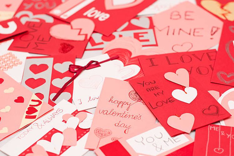 Ucapan Selamat Hari Valentine dalam bahasa Indonesia dan bahasa Inggris untuk pasangan LDR.