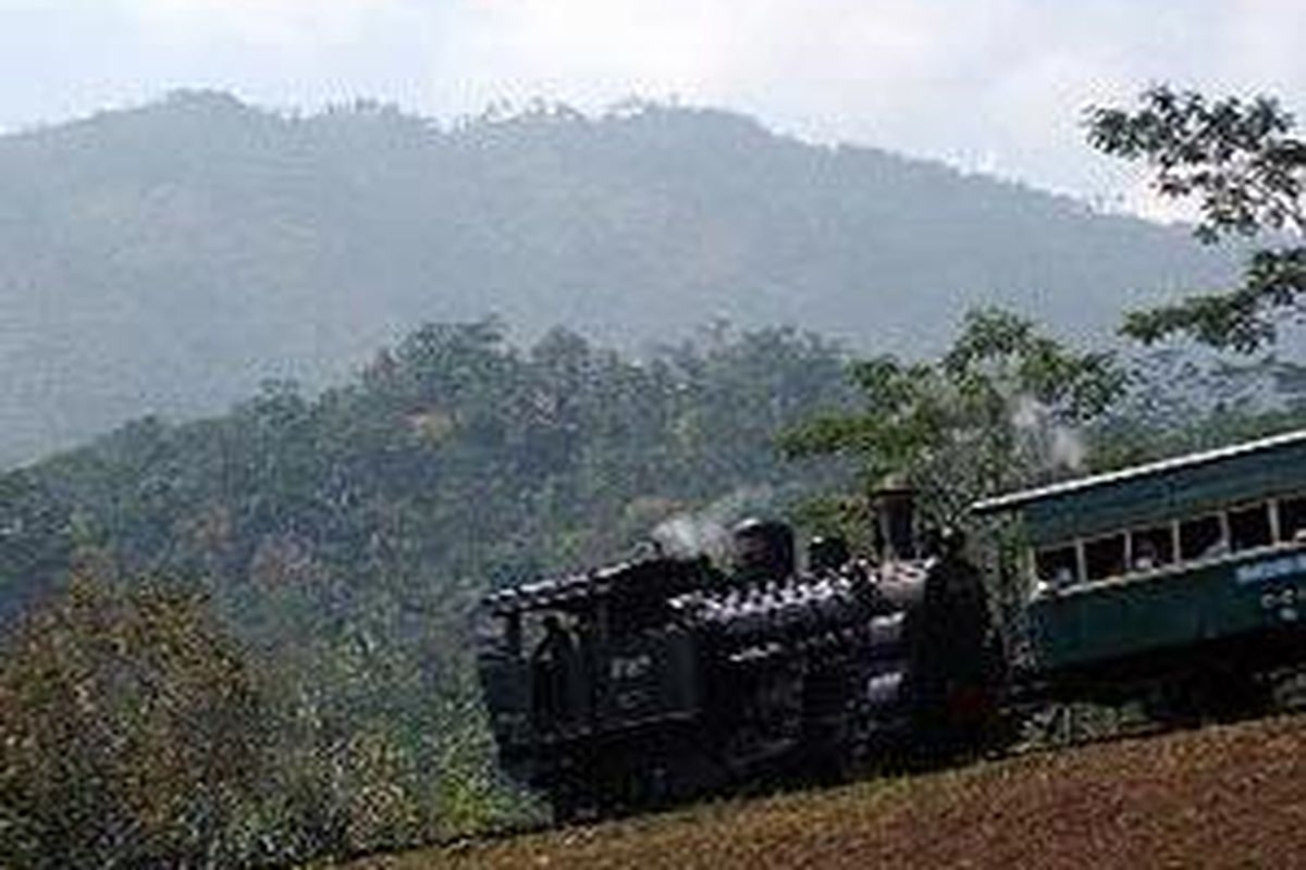 Kereta api wisata yang telah dioperasikan dengan rute Ambarawa-Bedono di Kabupaten Semarang agaknya punya prospek baik bagi dunia pariwisata di Jawa Tengah. Rute-rute tertentu yang melalui panorama pegunungan dan alam pedesaan menyuguhkan keindahan yang mengesankan bagi para penumpang kereta.