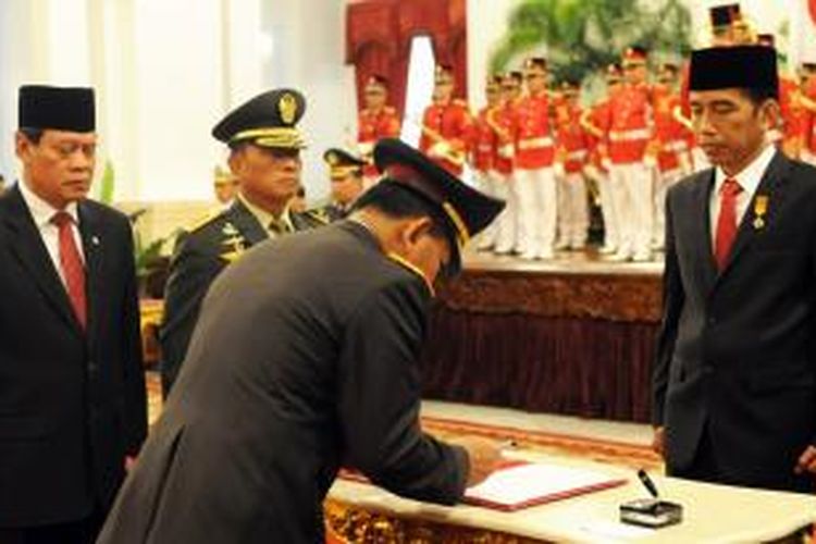 Jenderal (Pol) Badrodin Haiti saat dilantik di Istana Negara, Jakarta, Jumat (17/4/2015).