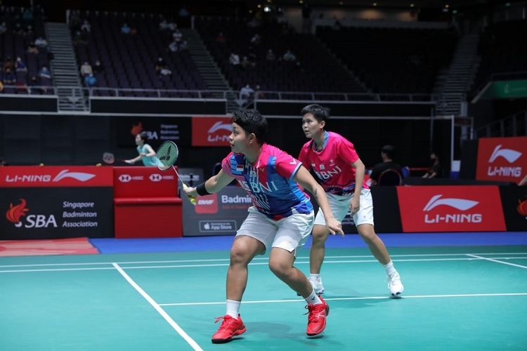 Pasangan ganda putri Indonesia Apriyani Rahayu dan Siti Fadia Silva Ramadhanti saat beraksi pada Singapore Open 2022 yang berlangsung dari 12-17 Juli 2022.