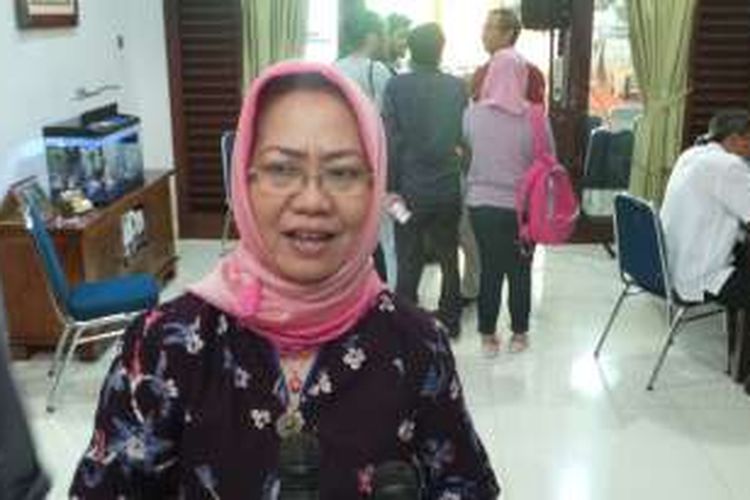 Peneliti dari Lembaga Ilmu Pengetahuan Indonesia (LIPI) Siti Zuhro saat menghadiri diskusi yang diselenggarakan MMD Initiative, di Matraman, Jakarta Pusat, Rabu (30/3/2016).