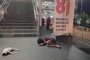 Cerita di Balik Foto Anak Tertidur di Stasiun Bekasi, Terjepret di Tengah Gegap Gempita HUT Ke-81 RI