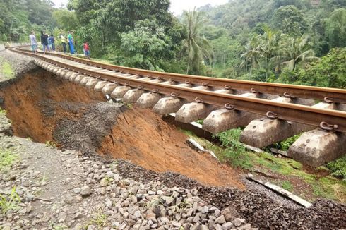 Longsor di Cijeruk Bogor, Rel KA Sepanjang 40 Meter Menggantung