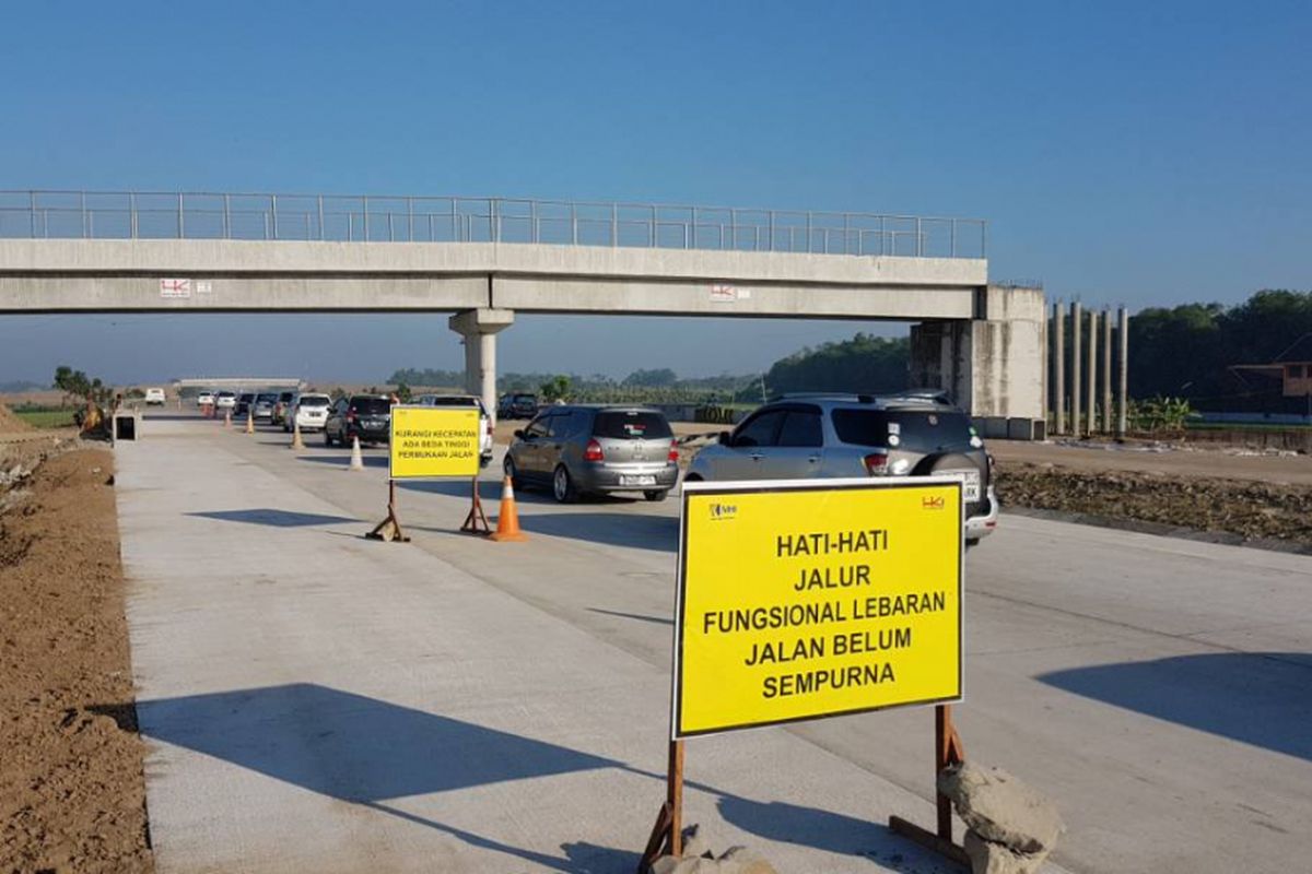 Suasana Tol Jombang-Mojokerto di Tol Kertosono-Mojokerto H-2 Lebaran 2017, Jumat (23/6/2017).