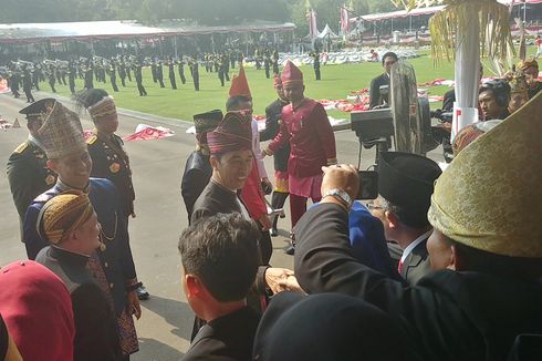 HUT RI, Jokowi Pakai Baju Kalimantan Selatan, Iriana Minang