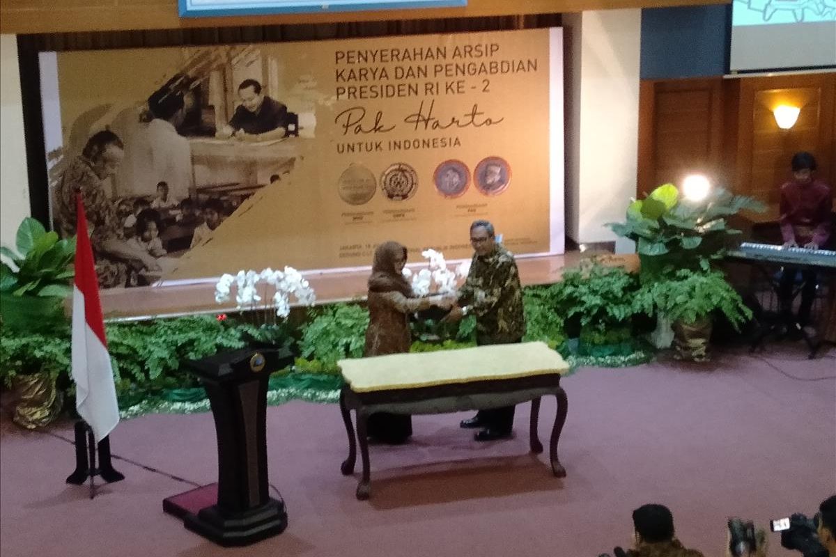 Tutut Soeharto dan Plt Kepala ANRI, Sumrahyadi di Gedung ANRI, Jalan Ampera Raya, Pasar Minggu, Jakarta Selatan, Kamis (18/7/2019)