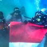 HUT ke-79 RI, TNI AL Kibarkan Bendera di Bawah Laut Maumere