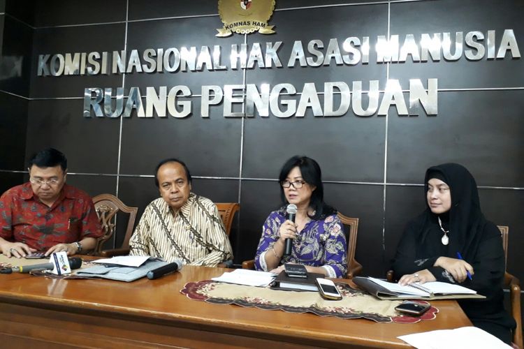 Dari kiri ke kanan foto, Wakil Ketua Komnas HAM Bidang Internal Ansori Sinungan, Komisioner Komnas HAM, Hafid Abbas, Komisioner Subkomisi Pemantauan dan Penyelidikan Siane Indriani di kantor Komnas HAM, Selasa (23/5/2017).