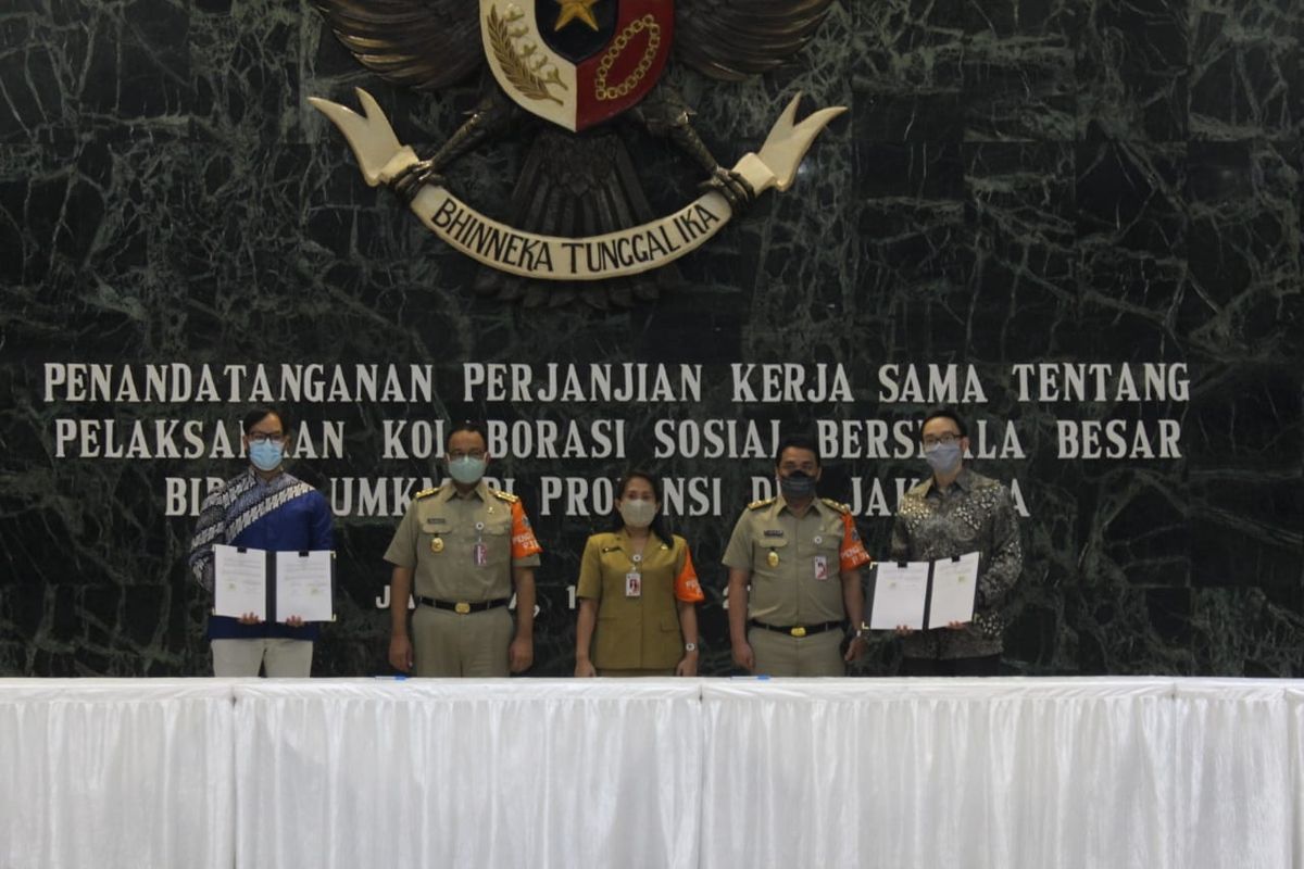 Bantu UMKM survive di tengah pandemi, Dompet Dhuafa tanda tangani kerja sama Kolaborasi Sosial Berskala Besar Bidang UMKM bersama Pemprov DKI dan dua perusahaan fintech, di Balai Kota DKI Jakarta, Selasa (14/7/2020). 