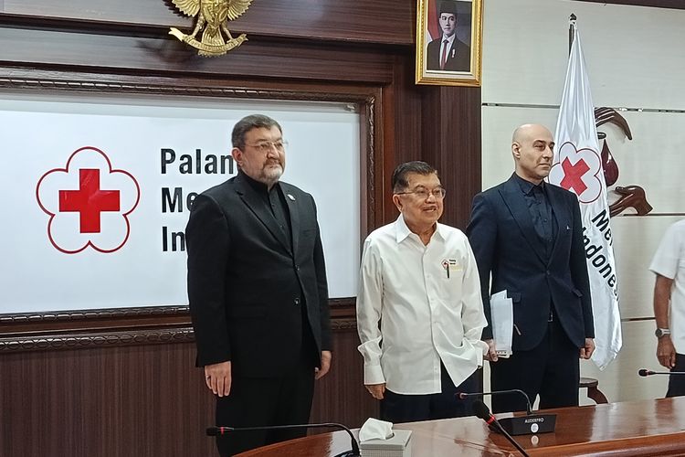 Wakil Presiden ke-10 dan ke-12 RI Jusuf Kalla menerima Duta Besar Iran Mohammad Boroujerdi saat berkunjung ke Markas Pusat Palang Merah Indonesia (PMI), Jakarta, Rabu (18/3/2026).