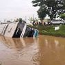 Senggol Truk, Bus Jurusan Jakarta-Blora Terjun ke Sungai, Puluhan Penumpang Selamat 