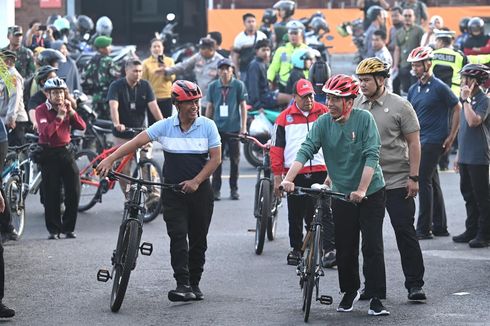 Presiden Jokowi Gowes dan Sapa Warga di Mataram, Didampingi Mentan Amran
