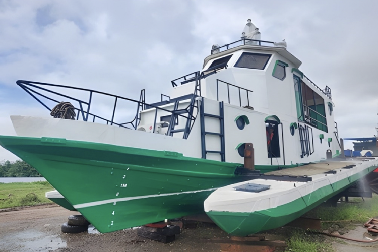 Kapal penelitian Papua Lestari  yang dibangun Tunas Sawa Erma (TSE) Group di Provinsi Papua Selatan untuk meneliti kehidupan kura-kura moncong babi dan ekosistem sungai habitatnya.