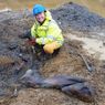 Pemburu Fosil Temukan Kapak Purba hingga Kerangka Mamut di Inggris