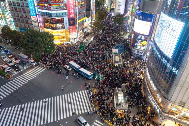 Ilustrasi perayaan Halloween di Shibuya, Jepang, pada Oktober 2018.