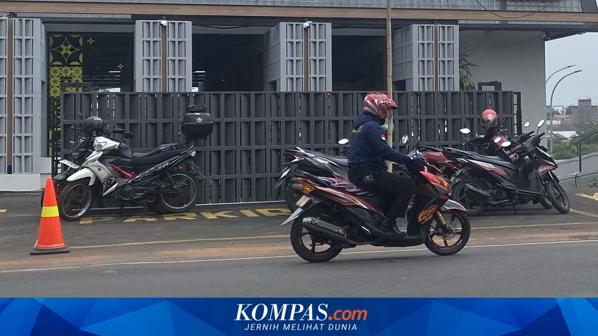 Lahan Parkir Kafe di Lebak Bulus Masih Tutupi Saluran Air