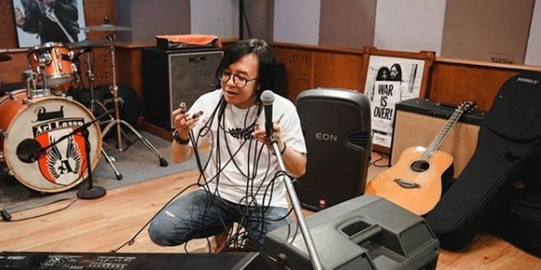 Lirik Dan Chord Lagu Penjaga Hati Dari Album Solo Pertama Ari Lasso Halaman All Kompas Com