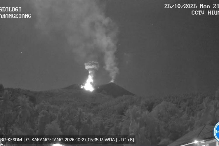 Karangetang Erupsi 4 Kali, Guguran Lava Pijar Jangkau Sejumlah Sungai
