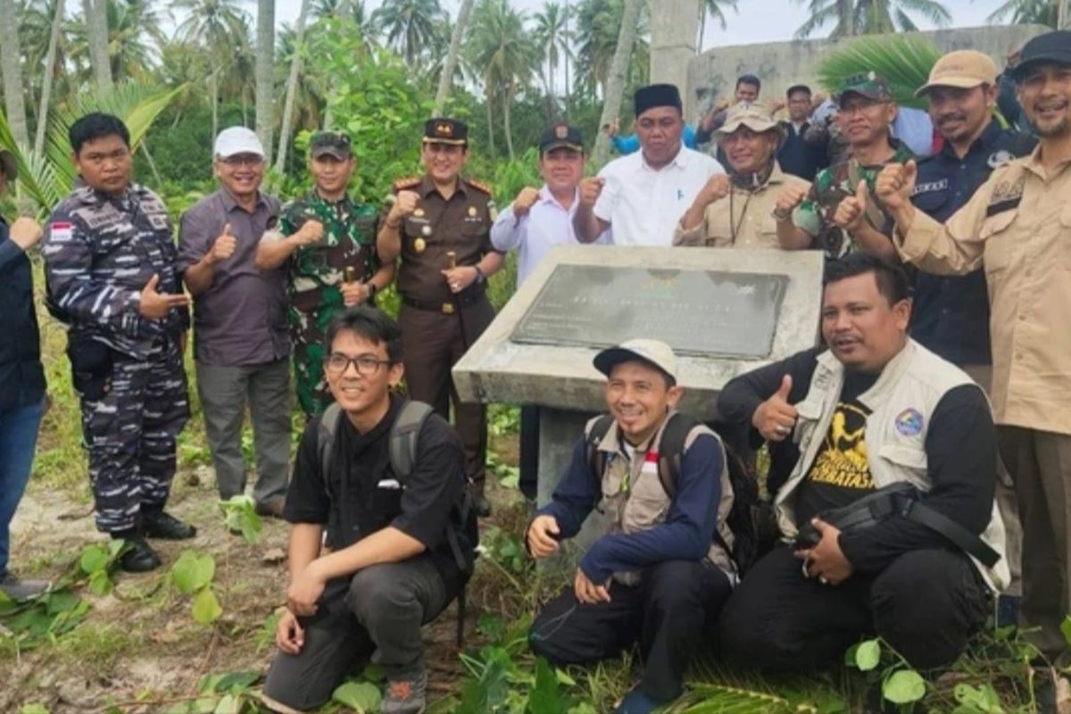 Tim dari Kemendagri bersama Pemerintah Aceh dan Sumut saat berkunjung ke salah satu pulau yang sebelumnya berada dalam wilayah Aceh kini ditetapkan menjadi milik Sumut.